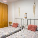 Dormitorio doble del apartamento turístico El Barro Colorao en Segura de León